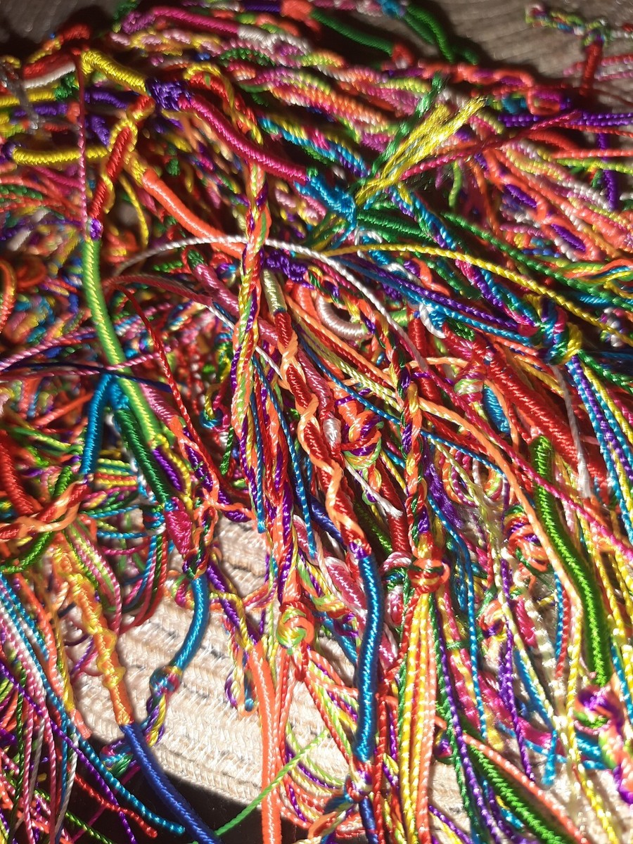 Lot De 5 Bracelets Brésiliens Tressés Multicolores – Neufs Avec étiquettes – Parfait Revendeur