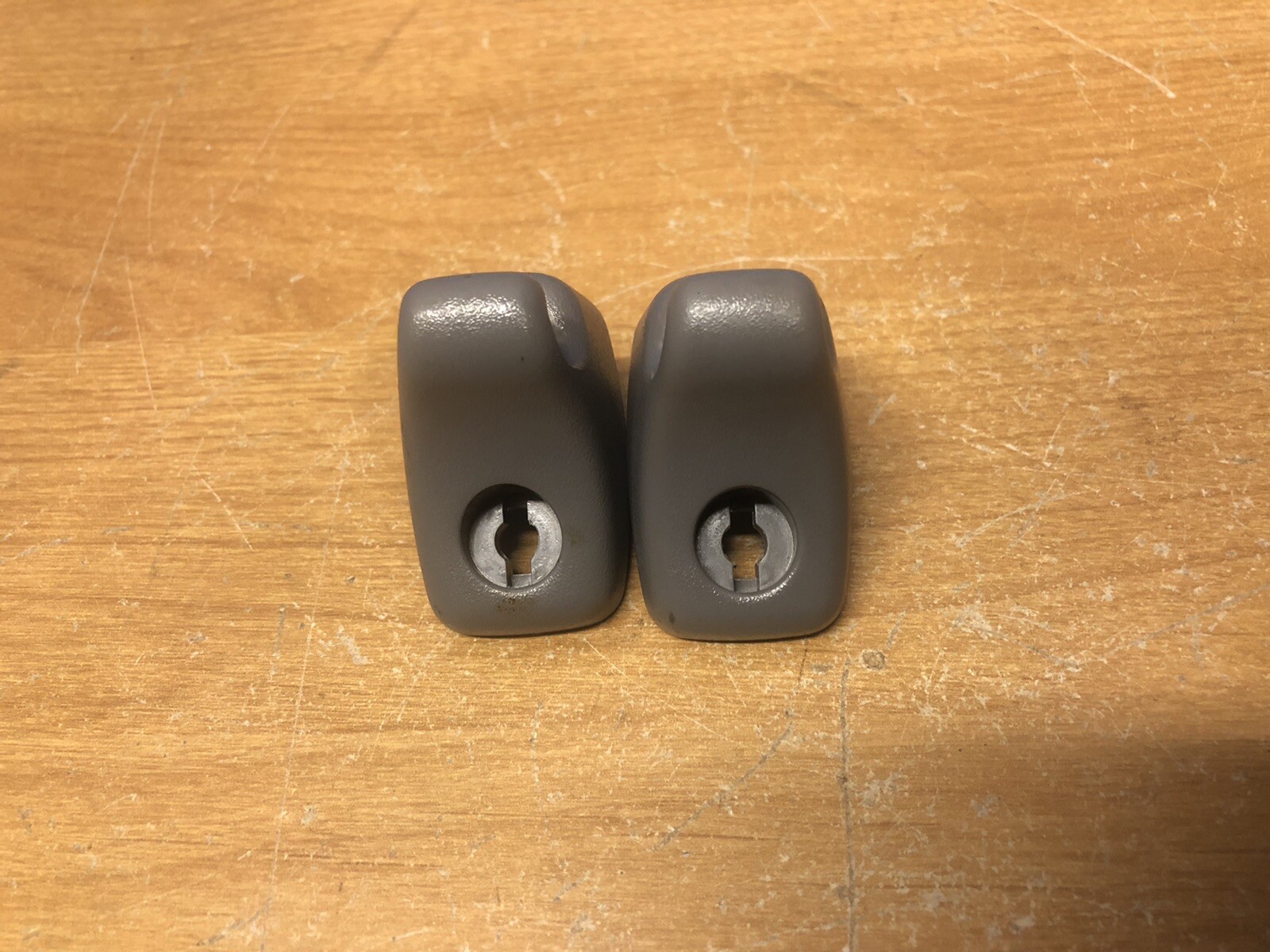 USED OEM 0104 NISSAN PATHFINDER SUN VISOR CLIPS PAIR DARK GRAY HOLDER