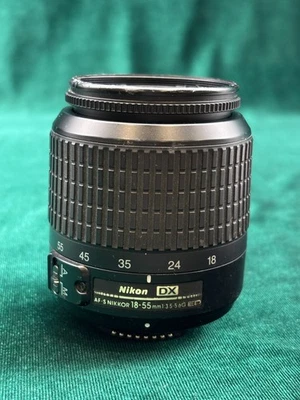 Objectif Nikon AF-S DX Zoom-Nikkor 18-55 mm f/3,5-5,6 G ED pour pièces - Photo 1/4