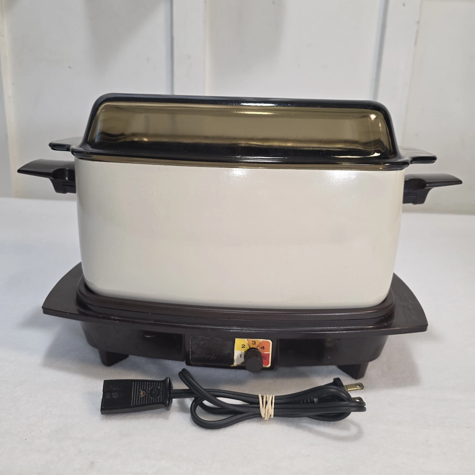 Vintage West Bend 6QT Electric Slow Cooker Model 5275 with Glass Lid Made in USA
Opens in a new wind