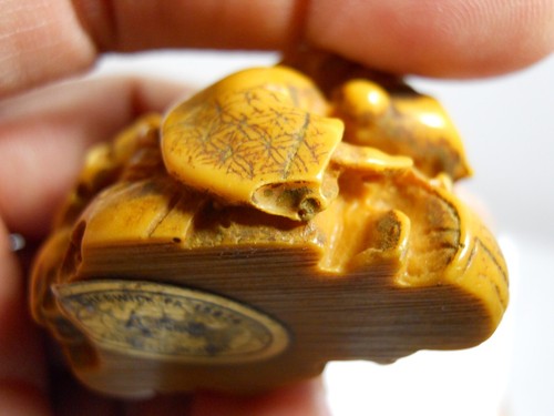Lote vintage 2 mini figuras de resina Netsuke asiáticas japonesas decoración retro - Imagen 7 de 17