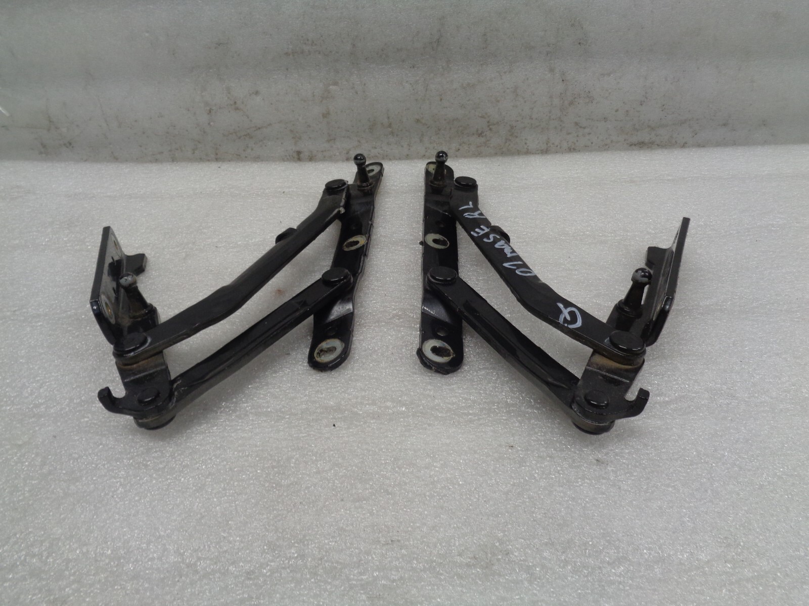 05-08 Maserati Quattroporte M139 Rear Trunk Support Hinge Pair Set OEM AK221035