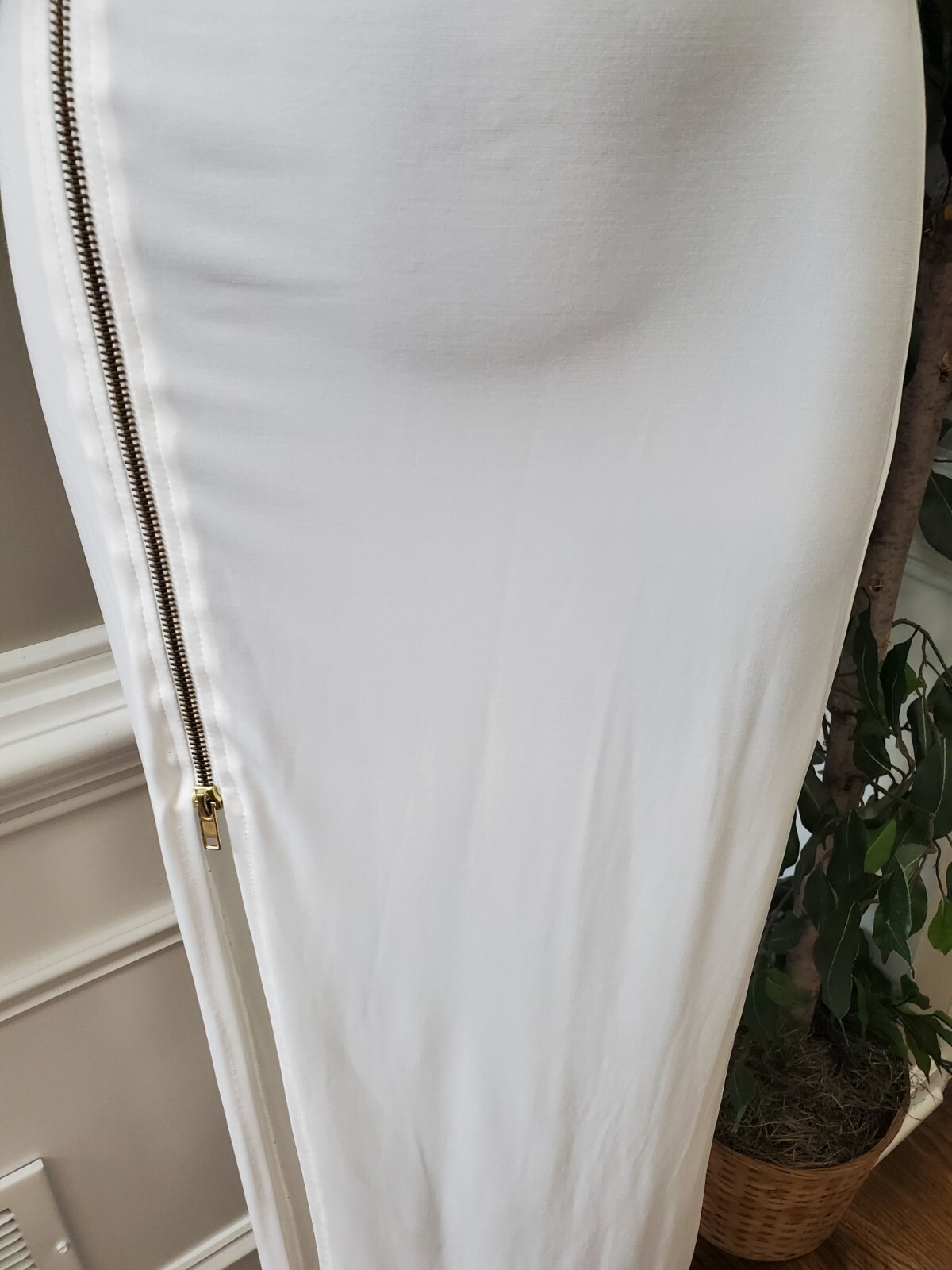 Cameo Women's Solid White Polyester One Shoulder … - image 4