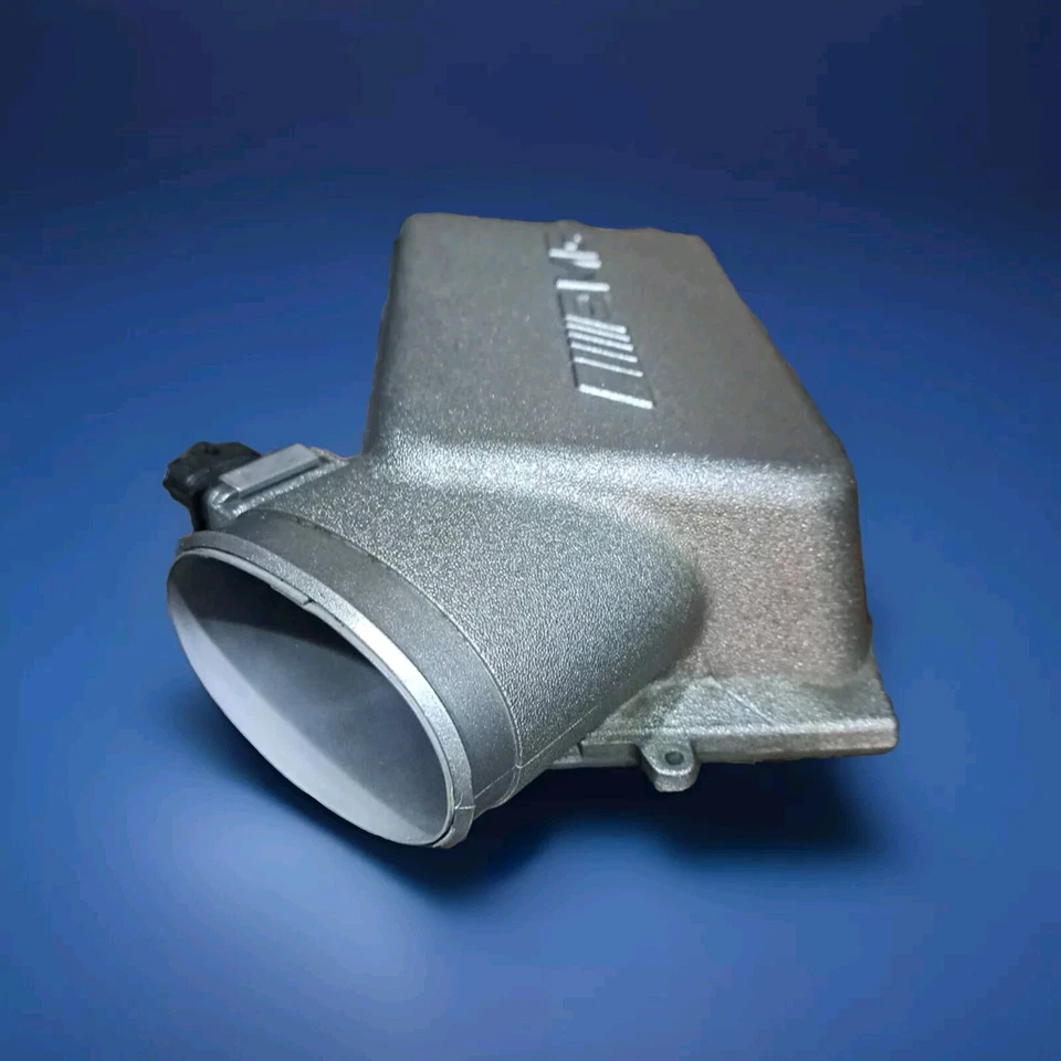 07-15 Mercedes Benz C63 E63 S63 ML63 AMG Caja de admisión lateral derecho con MAS Foto 3 de 4