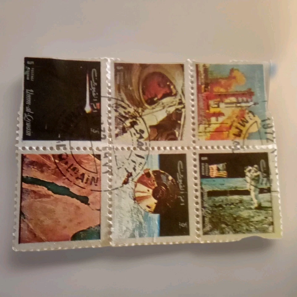 Estampillas Dubai bloque de 28, estampillas pequeñas conmemorativas del aterrizaje del Apolo de 1972 en el Foto 4 de 4