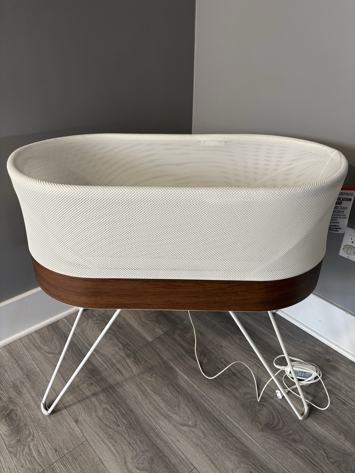 Happiest Baby Snoo Smart Bassinet + 8 Sleep Sacks & 4 Bed Covers - Deep Cleaned