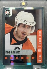 MIKE RICHARDS RARE HOLO PORTRAIT REFRACTOR SPORTS CARD NHL FLYERS MINT