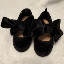 Old Navy Black Velvet Bow Flats Girls Round T...