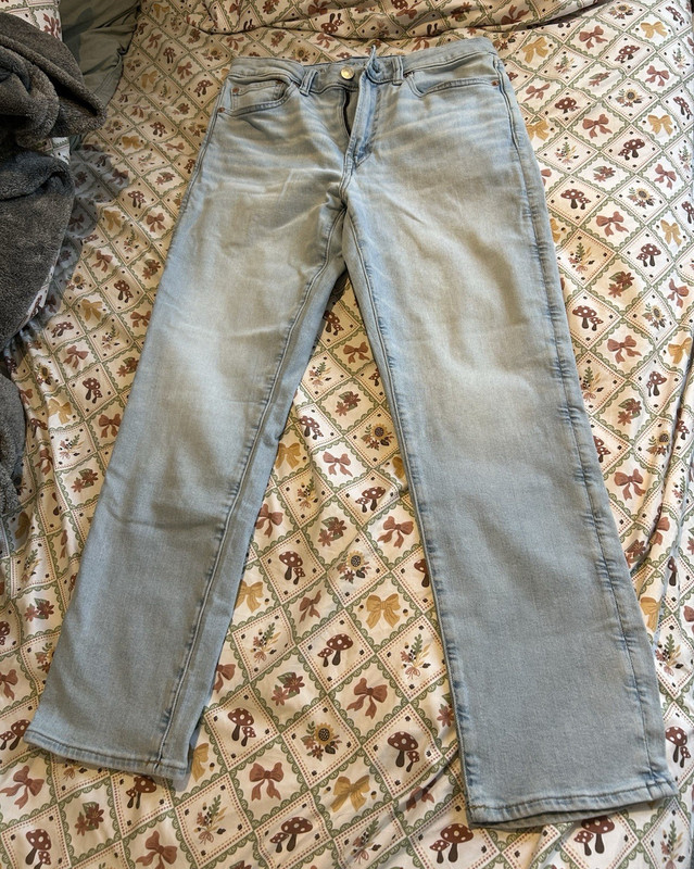 American Eagle Outfitters men’s jeans
