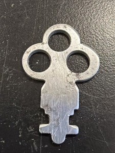 LAVEX JANITORIAL LOCKING METAL KEY OPENS C-FOLD TOWEL DISPENSER (ONE KEY ONLY)