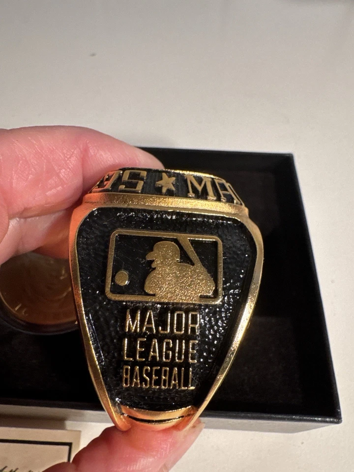 Juego de monedas y anillos de bronce Ichiro Suzuki Rate edición limitada #086/155 de The Highland Foto 4 de 4