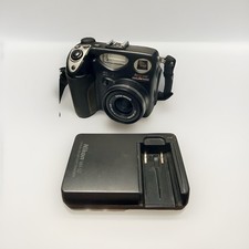 Nikon CoolPix5000 Camera W/ Battery Charger Case
