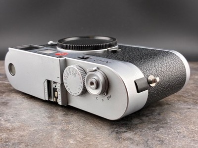 Leica M8.2 10mp Mirrorless Digital Camera Silver Chrome *excellent