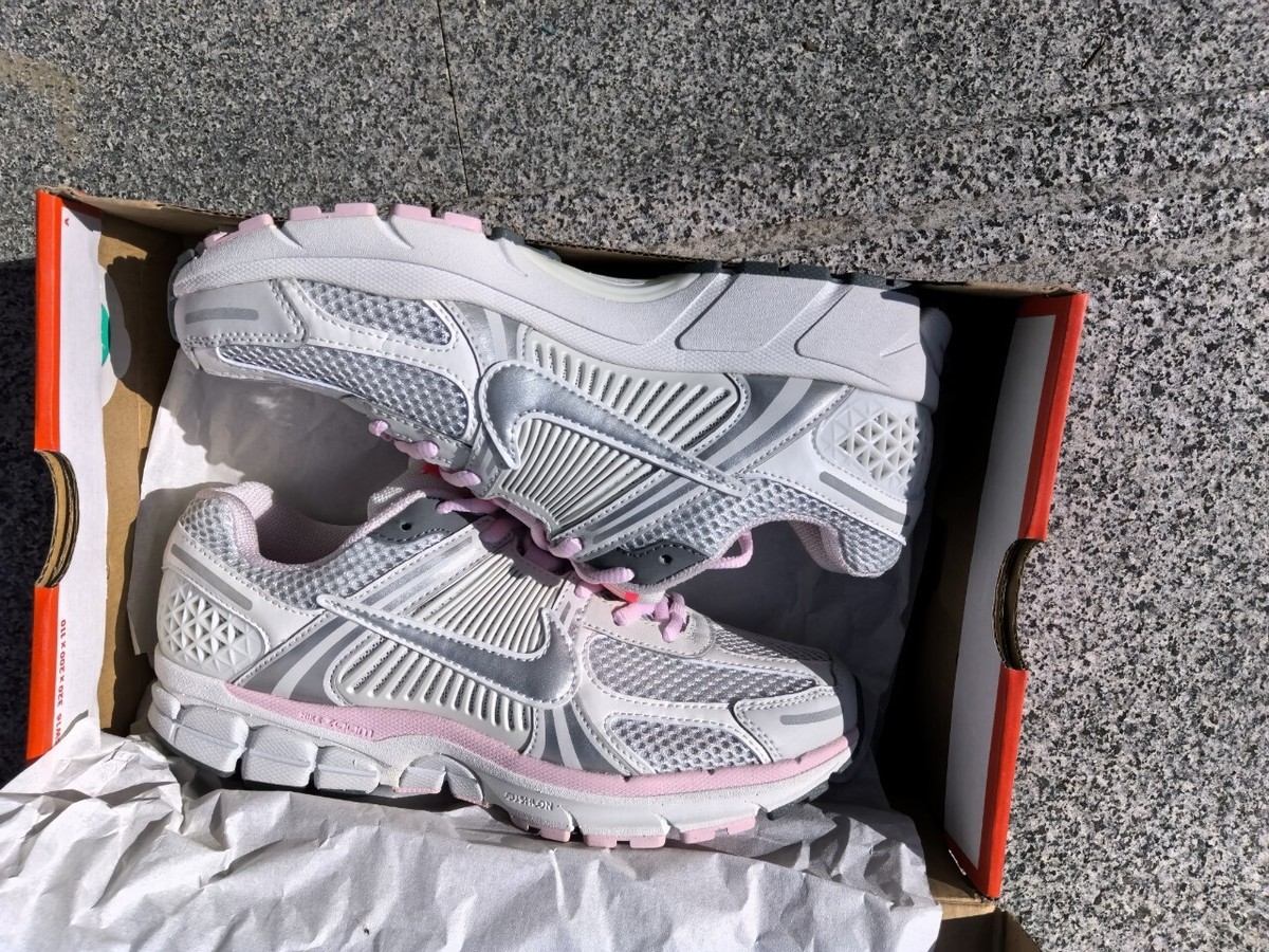 Nike Air Zoom ・26cm US Size6-8.5 Nike Air Zoom Vomero 5 '520 Women's Sports