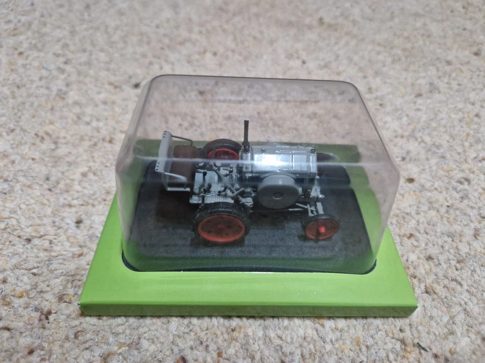 HACHETTE UNIVERSAL HOBBIES 1/43 CLASSIC 1929 DEUTZ MTZ 120 TRACTOR - Image 2 of 2