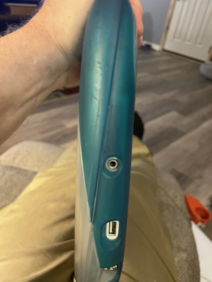 Apple g3 blueberry Clamshell iBook 300 Mghz 3 Gb Hd 196 Mb Ram - Image 4 of 4