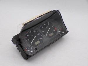 VW Golf III Kombiinstrument Tachoeinheit km/h 87001262