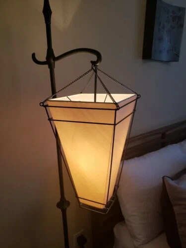 Lámpara contemporánea Pottery Barn Tonos