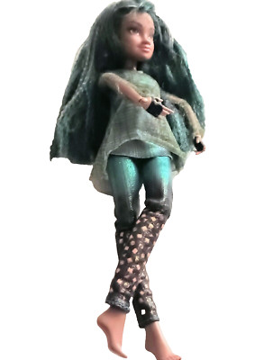 Disney Descendants 2 Uma Doll Under the Sea Green Brown Gold