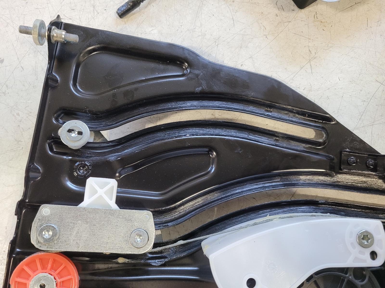 2017-2020 Ferrari Portofino OEM PASSENGER WINDOW LIFT MECHANISM | 88272000 