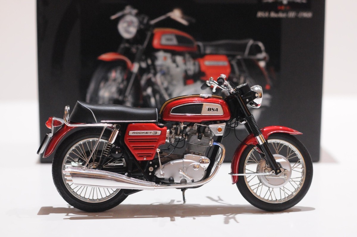 MINICHAMPS 1968 BSA ROCKET III RED IN SCALE 1:12 122130100