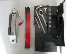 Mercedes Benz Bordwerkzeug W203 C-Kl Werkzeug Wagenheber A2038900061 A2035830315 Mercedes Benz Bordwerkzeug W203 C-Kl Werkzeug Wagenheber A2038900061 A2035830315