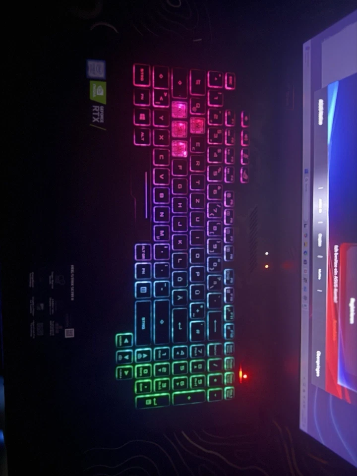 ASUS ROG Strix SCAR II GL704GW-EV005T 17,3 Zoll (1TB HDD + 512GB SSD, Intel... - Bild 3 von 4