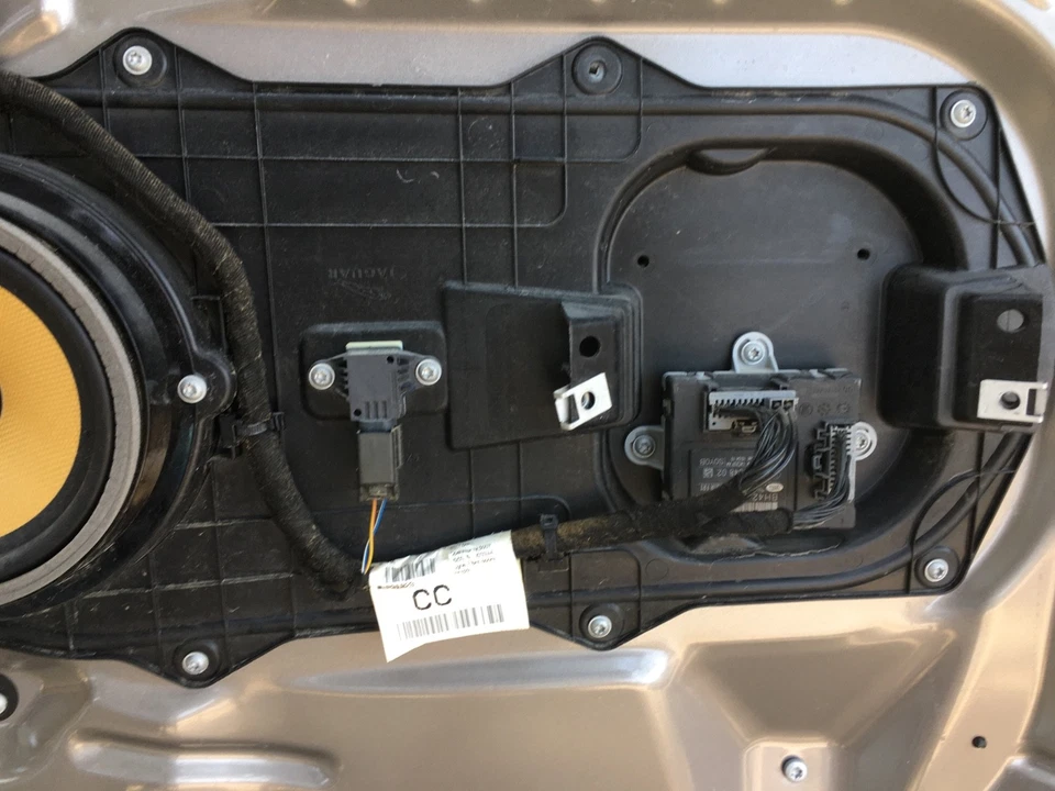 Оригинальный серебристый корпус передней правой пассажирской двери для Jaguar XF 2009-2015 годов выпуска - Изображение 2 из 4