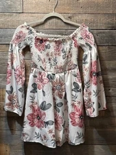 Women’s SHEIN Blouse Size XS, Beautiful Flowing Long Sleeves, Lined