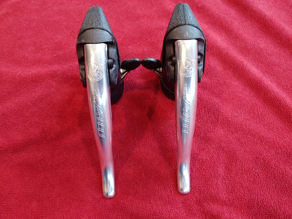 Campagnolo AVANTI 3 x 8-Speed Ergopower Dual Control Road Brake / Shift Levers - Image 2 of 4