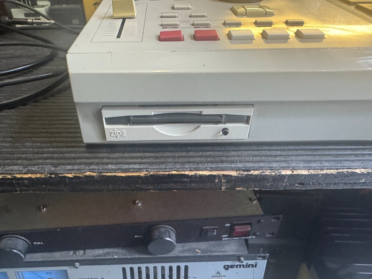 AKAI MPC2000XL MPC 2000 XL 32m 100M zip drive / pads, drum ARMENS