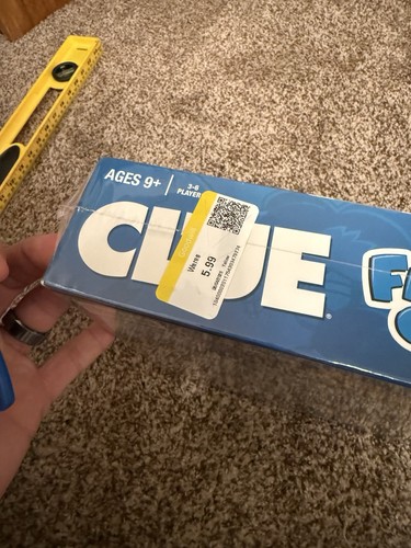 2010 HASBRO Family Guy Collector's Edition CLUE Board Game, 2010 - Picture 3 of 8