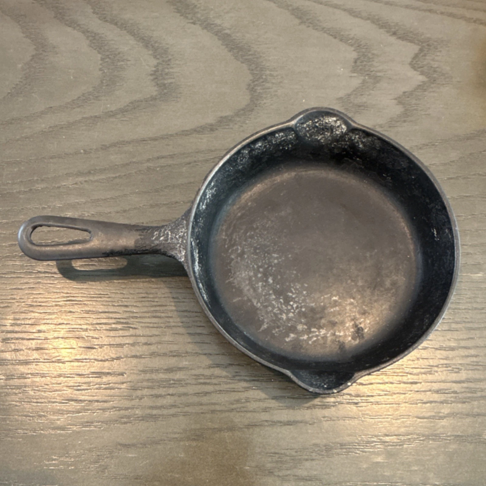 Griswold No. 3 cast iron skillet (pattern 709 J)