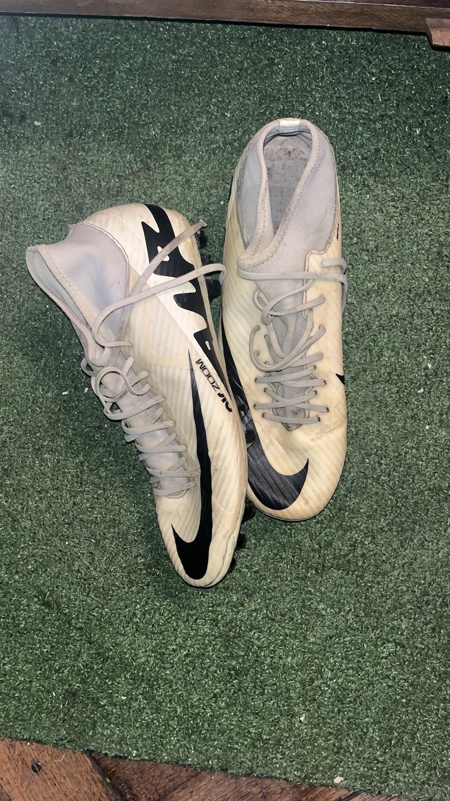 Nike Mercurial Scarpe da calcio con tacchetti e calzino bianco/nero/grigio