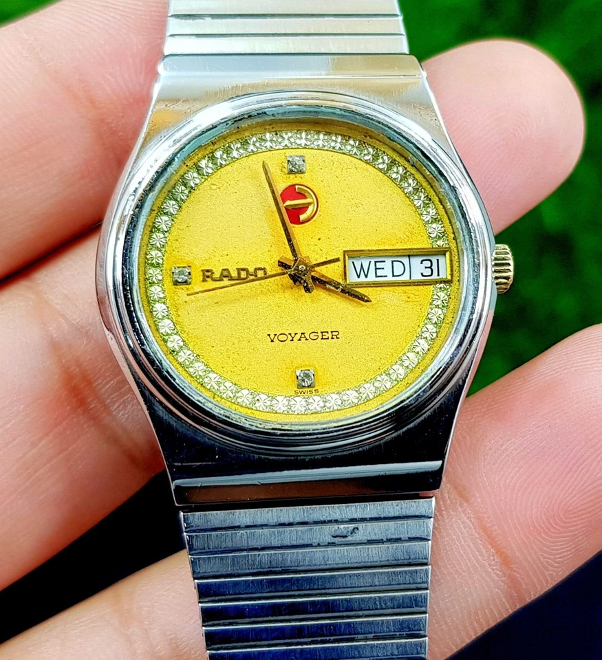 VINTAGE OF RODO VOYAGER WATCH AUTOMATIC 21 JEWLES DAY DATE SWISS MADE GOLD DIAL - Image 4 of 4