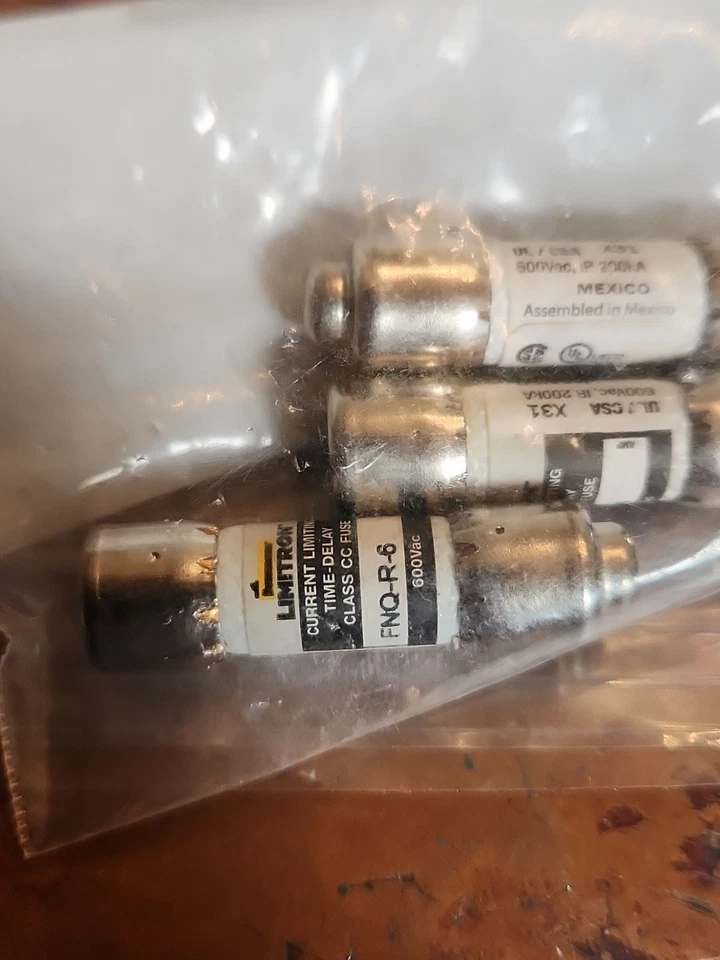 Bloque de fusibles abierto cuadrado D 9070FB3B 1 pieza, clase CC UL, 3 polos Foto 2 de 4