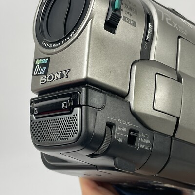 Sony CCD-TRV95 Stereo HI8 8mm Video8 Camcorder VCR Player Video