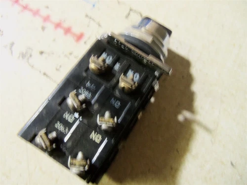 Cutler Hammer Selector Switch 10250T *FREE SHIPPING*