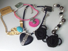 Restposten 4 flippige Halsketten