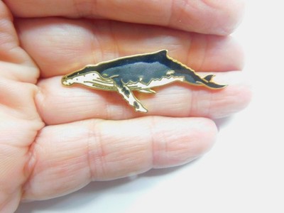 1986 Spear Design Cloisonne Enamel Humpback Whale Pin Brooch Vintage