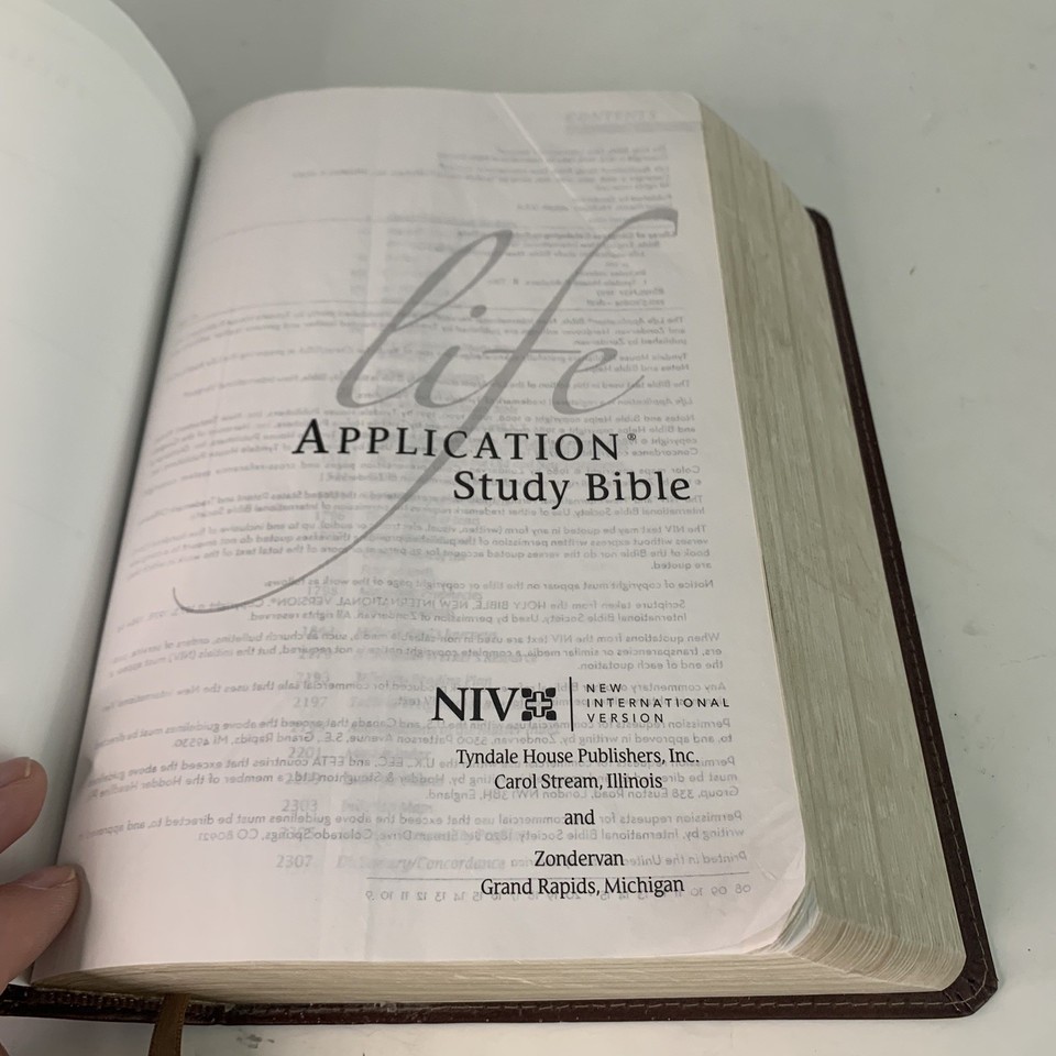 2005 NIV Life Application Study Bible Alligator theme European Leather 2005-niv-life-application-study-bible-alligator-theme-european-leather