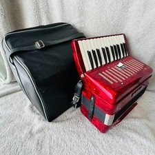 YAMAHA Accordion S-25 Red Keyboard 25 With Case. Made in Japan