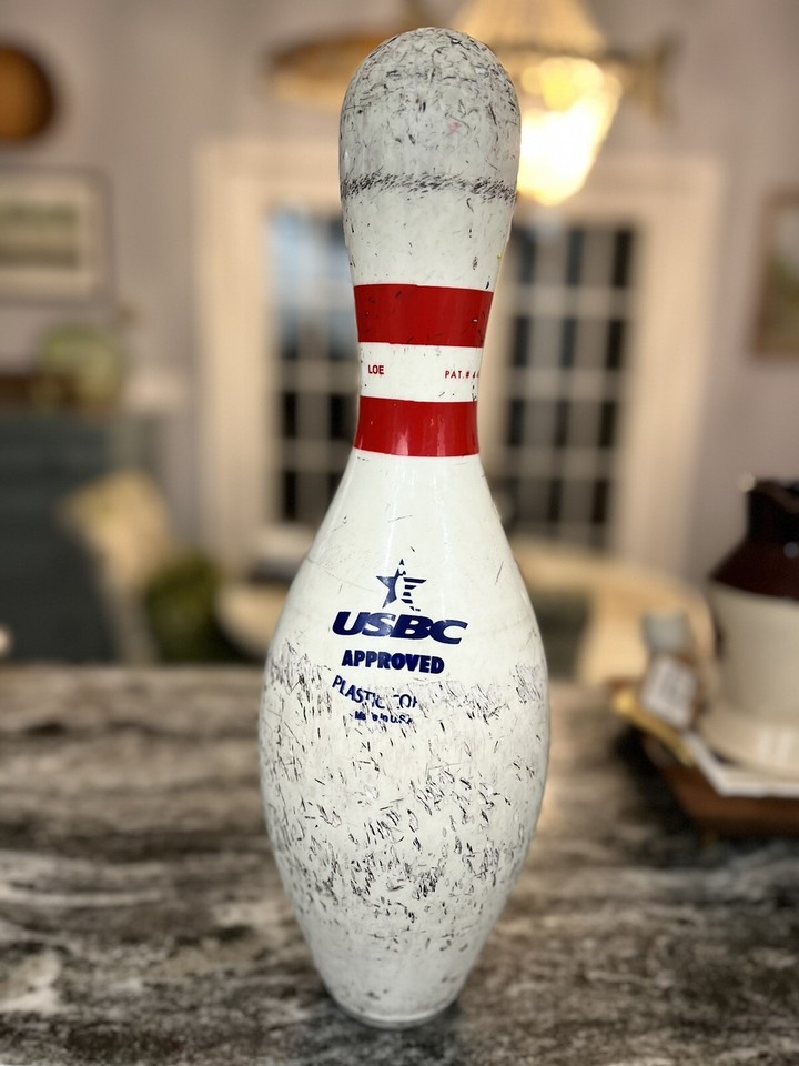 A Group of Five American Vintage AMF Amflite II Bowling Pins – Doe & Hope