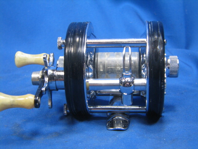 Vintage Ambassadeur 5000C Black Baitcaster Fishing Reel Vintage Ambassadeur 5000C Black Baitcaster Fishing Reel