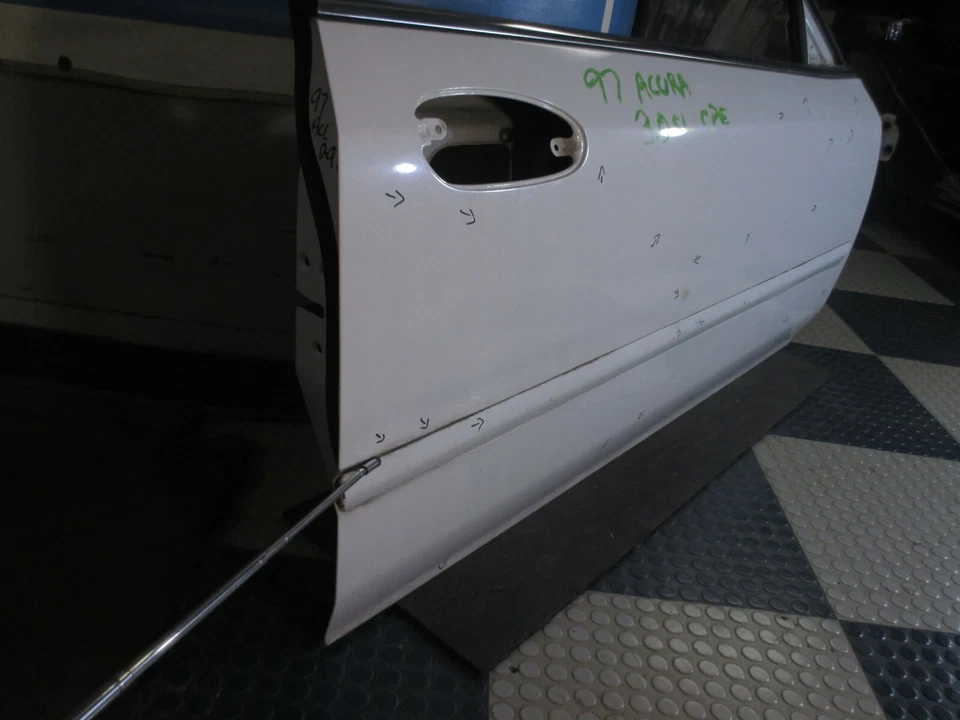 1997 Acura CL 3.0L CPE Passenger Right Front Side Door Shell (White) FLAW - Изображение 3 из 4