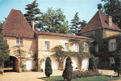Château Carbonnieux - Les Grands vins de Bordeaux - Cour interior