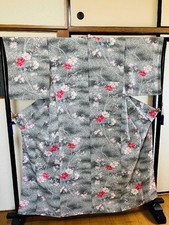 Kimono Fine pattern Pure silk / Gray / Flower pattern Body length . 154.5cm