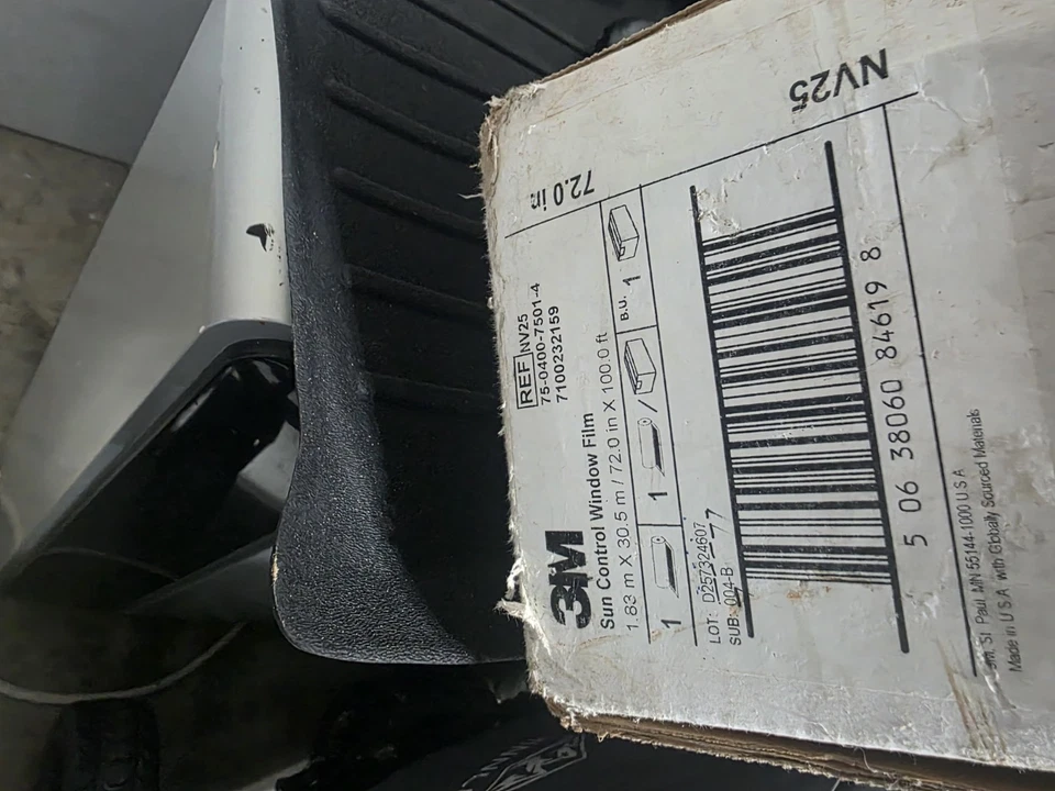 3M Sun Control Window Films Tint Night Vision NV-25 72英寸X 100英尺 — 第 2/2 张图片