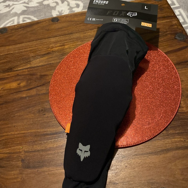 Fox Enduro Knee Sleeve Black Size Large. New With Tags.