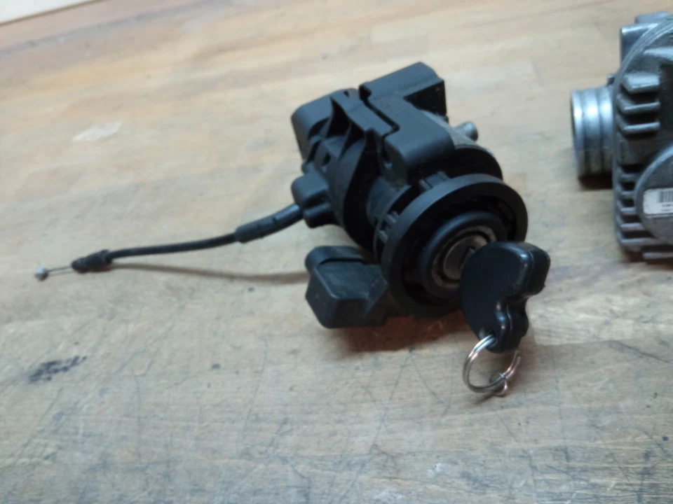 Drosselklappe Steuergerät ECU Schloß Schlüssel CM078212 für Piaggio MP3 250cc 4T - Bild 2 von 4